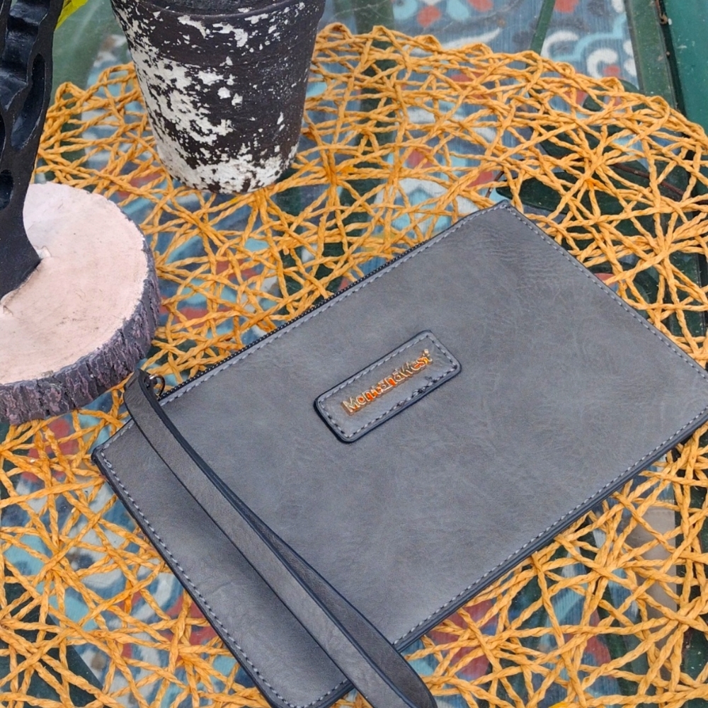 Montana West wrislet